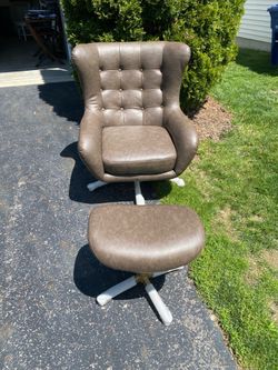 swirling chair with ottoman