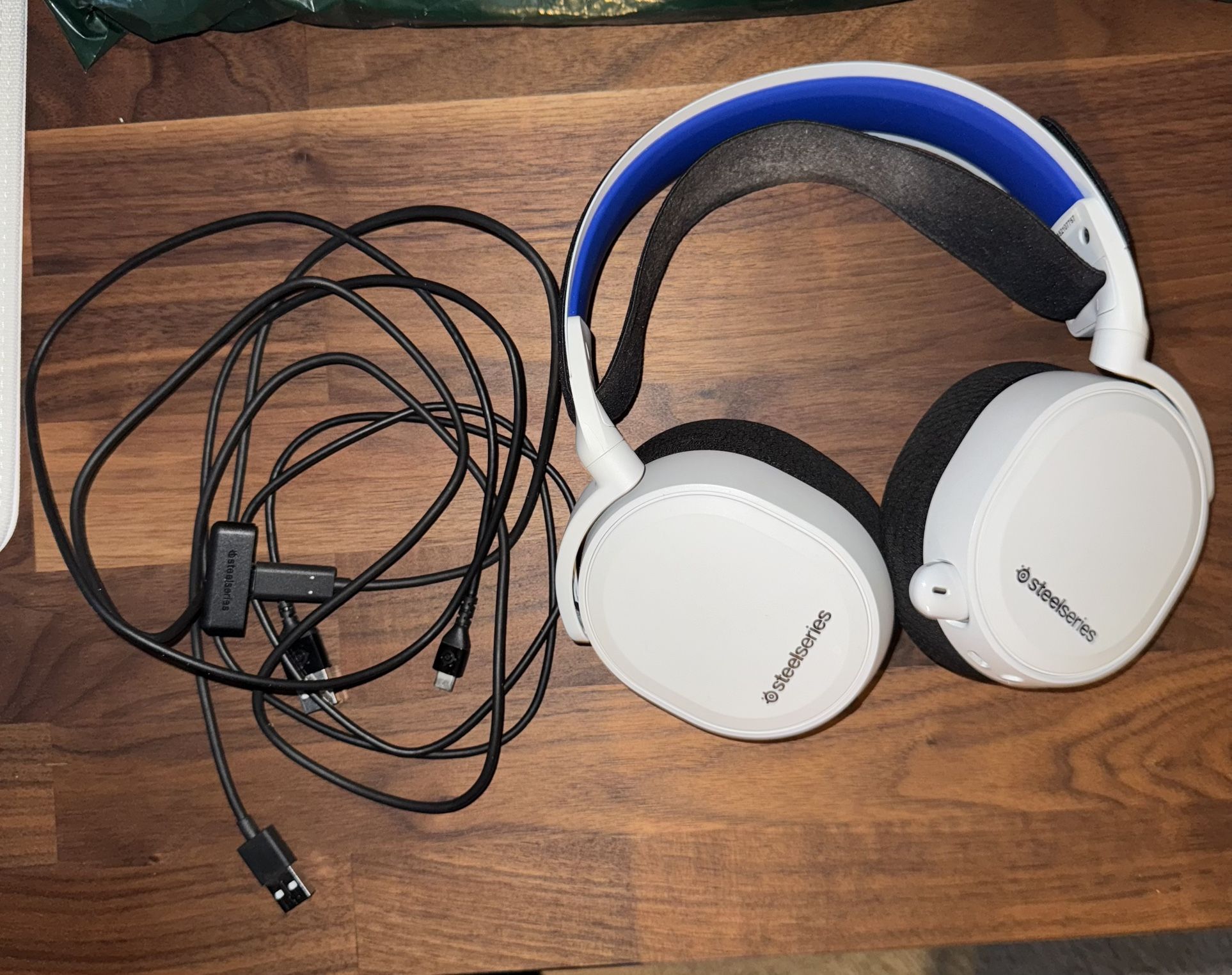 SteelSeries Arctis 7P+ Wireless Gaming Headset - Lossless 2.4 GHz - 30 Hour Battery Life - USB-C - 3