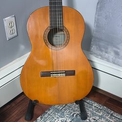 Yamaha CS40- Acoustic Guitar With Stand