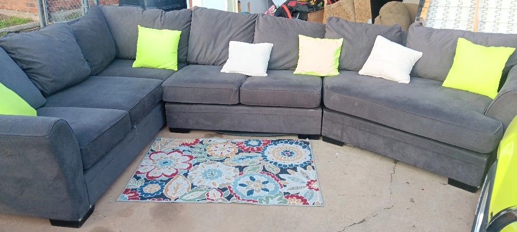 Nice Big Ashley Sectional Can Deliver