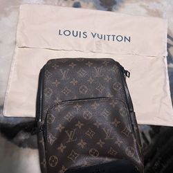 Louis Vuitton Men Sidebag 