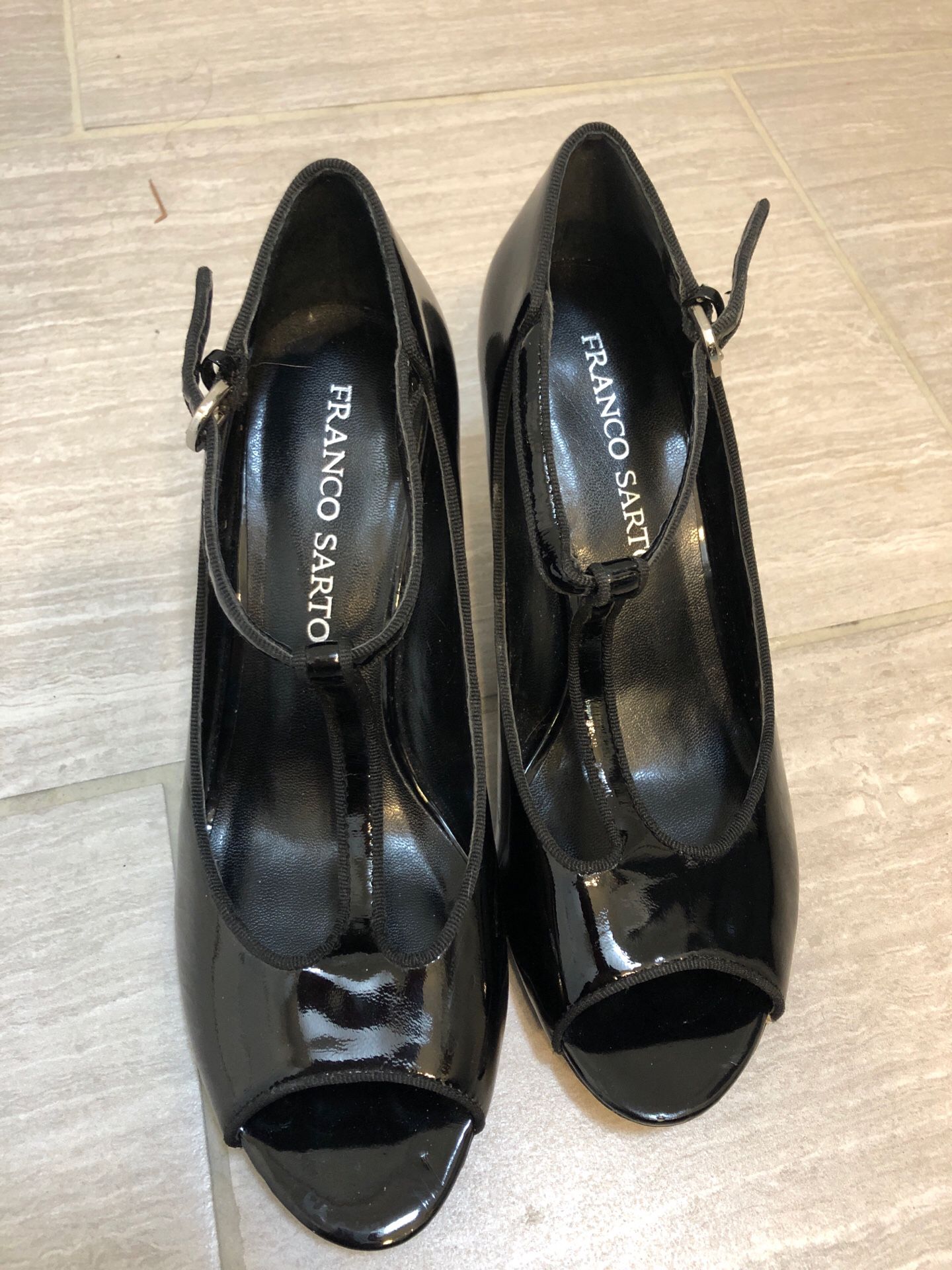 Women’s size 7 - 2 in heel black dress shoes