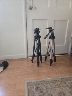 2 camera Tripots $30