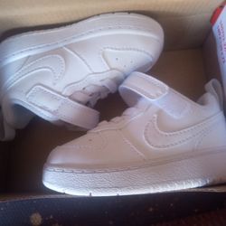 Nikes 4c