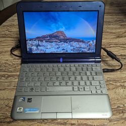 Toshiba NB 205 Laptop Lap Top Computer 