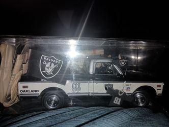 1972 Chevy tail gate raiders truck
