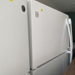 Like new late-model top freezer refrigerators