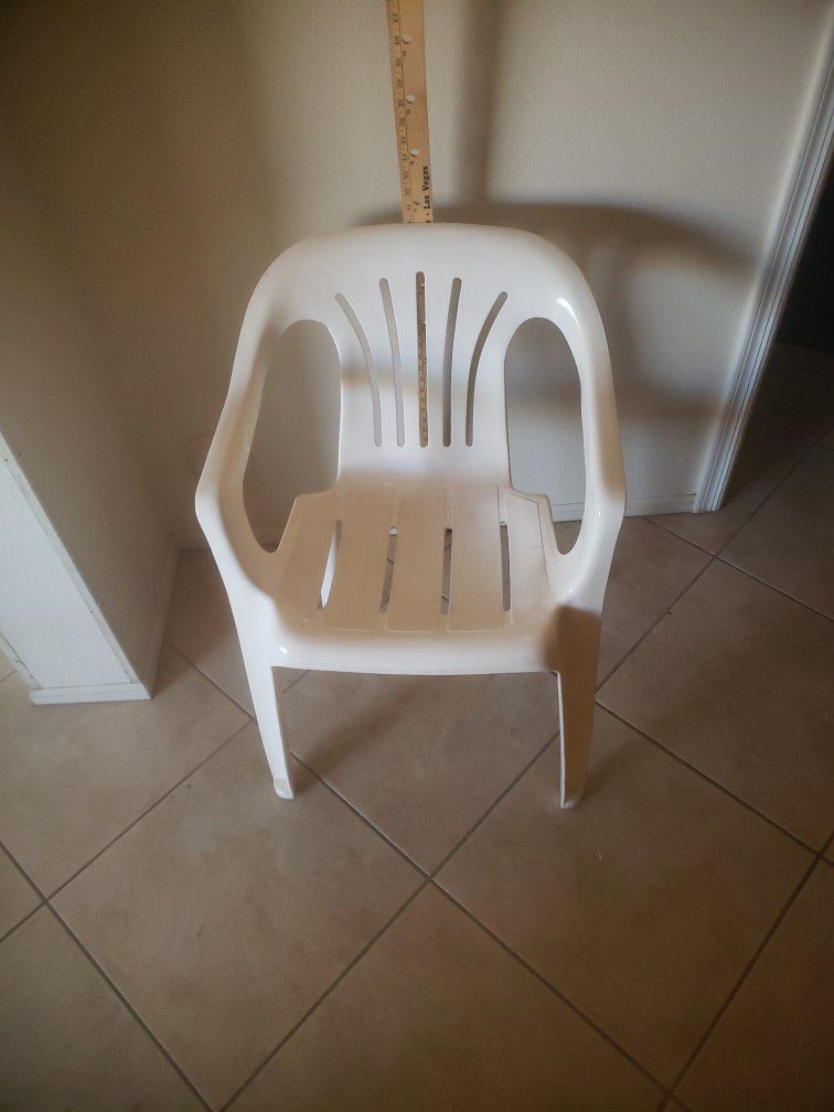 White Rosin Indoor/Outdoor Chair *LOOK!*