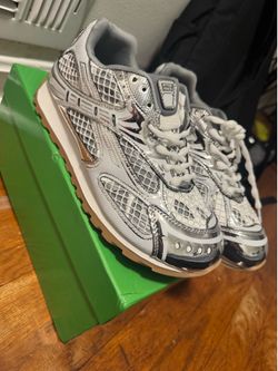 bottegas size 40 brand new hmu