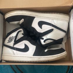 Air Jordan 1 Mid SE Size 9 