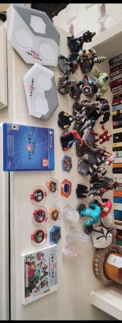 Disney Infinity Bundle – Tons of Figures & Accessories