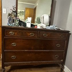 Antique Dresser/chest Of Drawers With Mirror