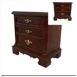 Set of 2 Wood end Tables