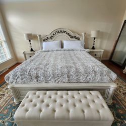 Beautiful King Bedroom set LIKE NEW!