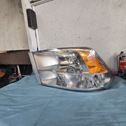 2009 2018 Dodge Ram1500 Driver Side Oem Halogen Headlight 
