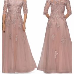 LA FEMME Embellished Lace A- Line Gown. Size 4