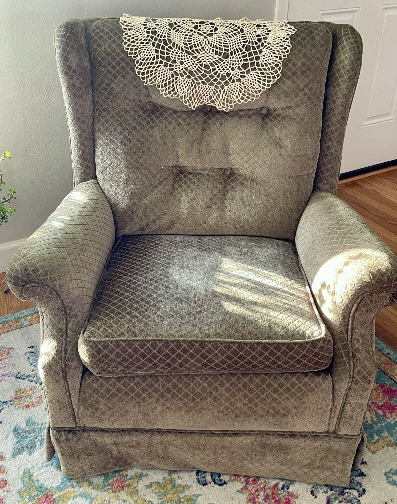 Vintage Green Chair- Like New!!