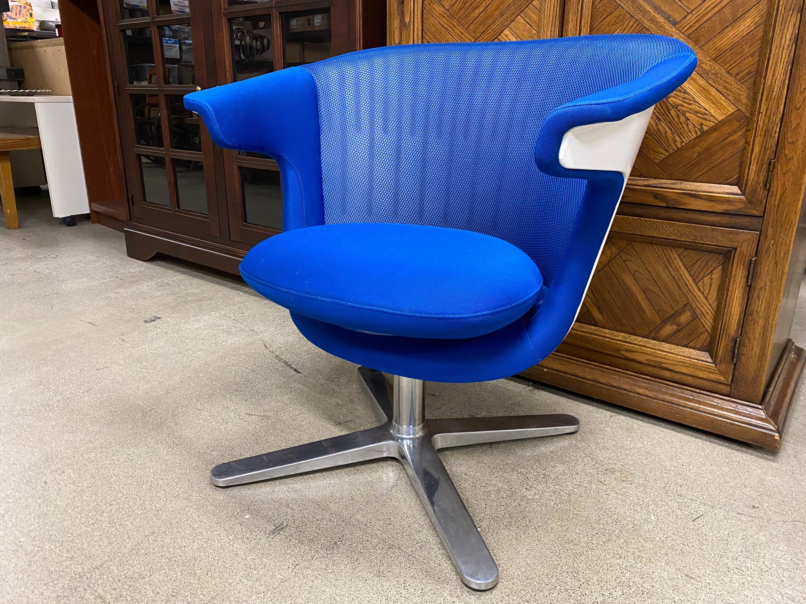 STEELCASE i2i Blue Swivel Lounge Chair