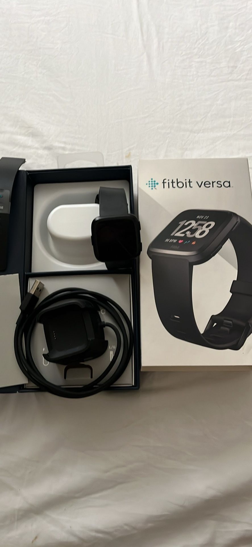 Fitbit Versa Smart Watch, Multisport Tracker, Black/Black Aluminium