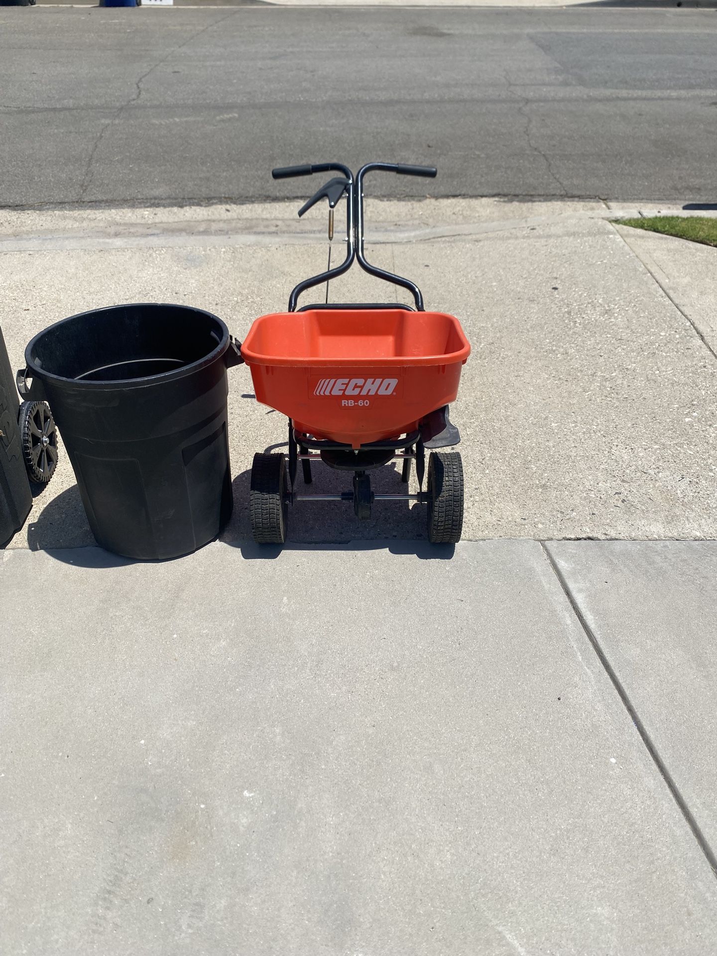 Echo Broadcast Spreader / Seed Spreader