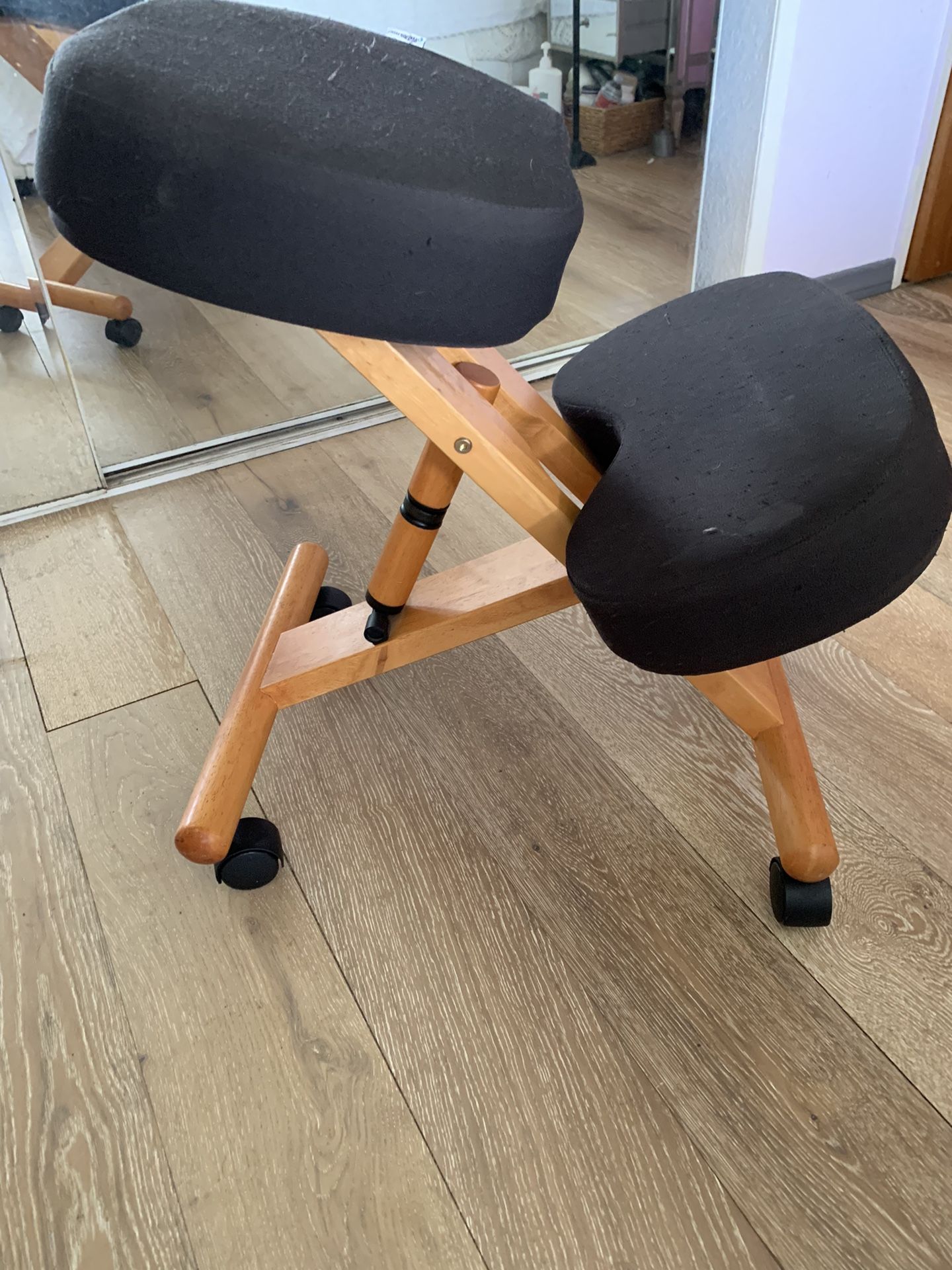 Relax The Back Tempurpedic Ergonomic kneeling Chair