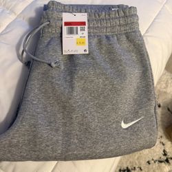 NIKE Women’s Gray sweatpants L