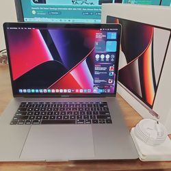15" 2018 Apple MacBook Pro Laptop. 6-Core i7, Radeon Pro, Newest Mac OS, Box
