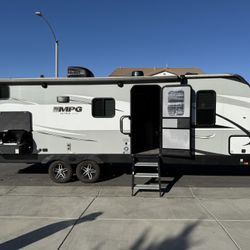 Travel Trailer 30’ Cruiser MPG