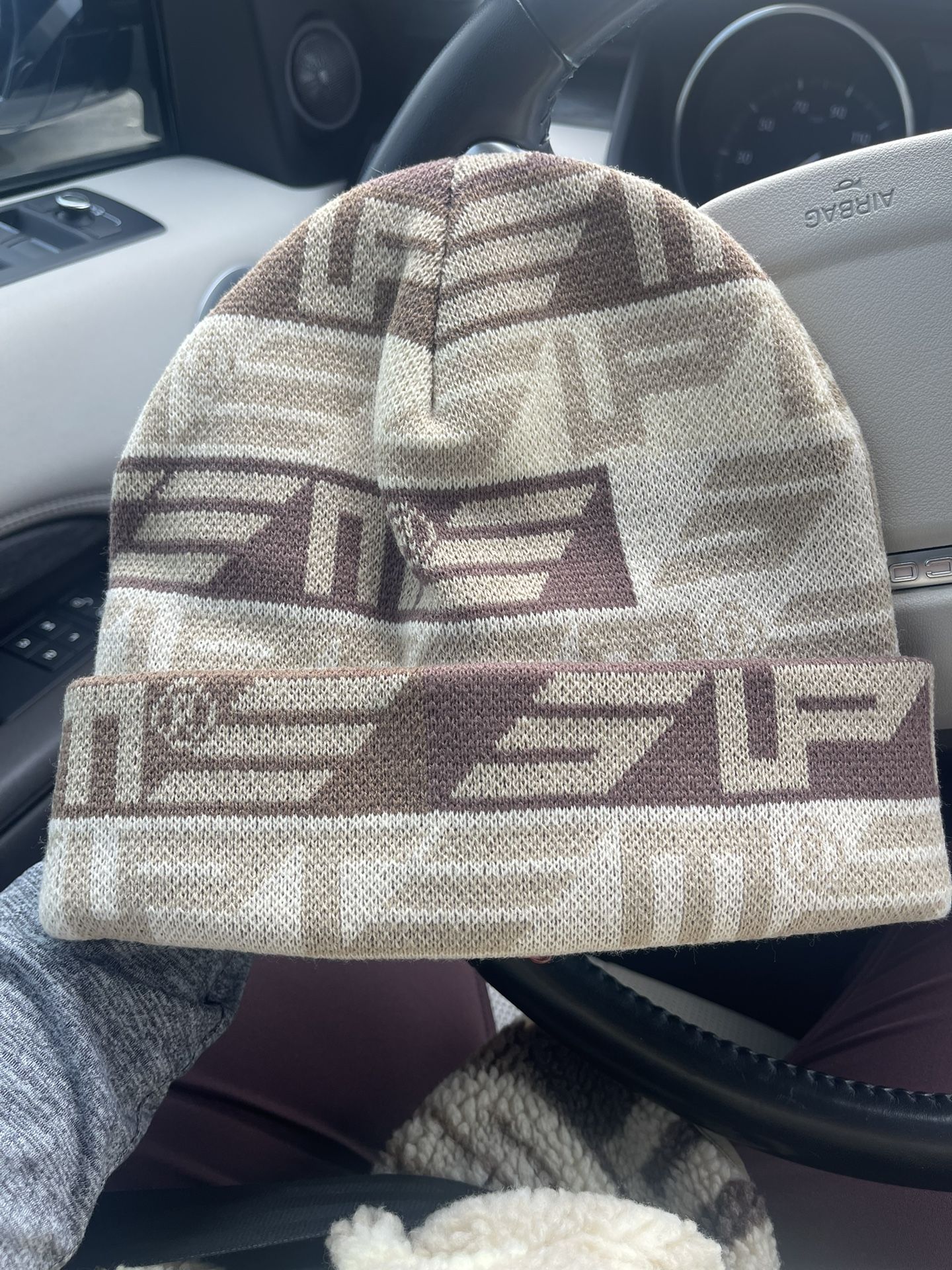 Brand New Authentic  SUPREME beanie 