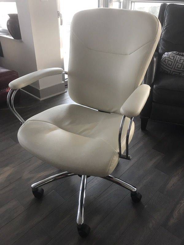 White Leather Executive Swivel Office Chair