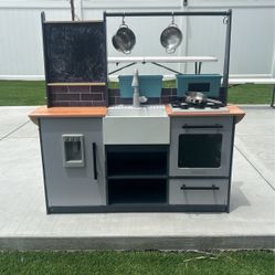Play Kitchen 