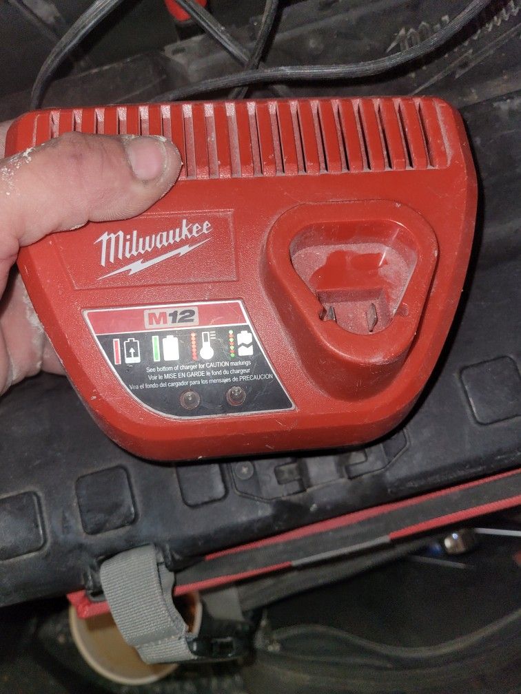Milwuakee 12v Charger