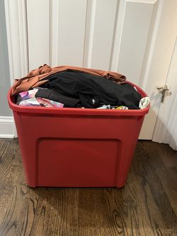 Caja De Ropa De Mujer En Excelente Estado 