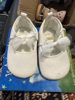9-12 Month White Crib Shoes 