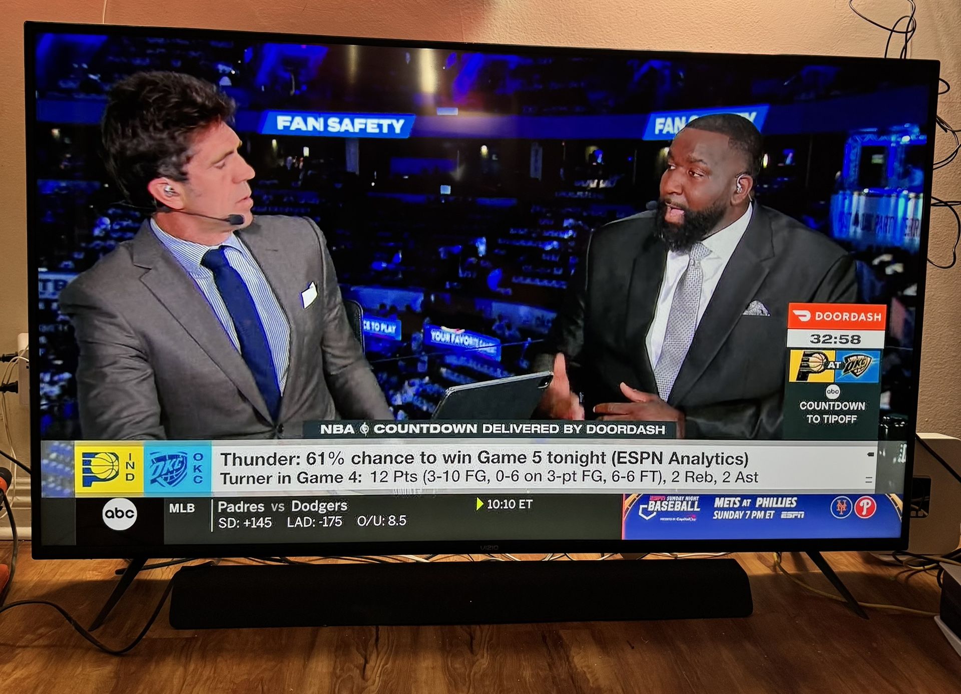 Vizio 65 Inch Tv With Surround Bar