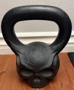 Skull Kettlebell – Black Cast Iron Gym Weight -35 lbs