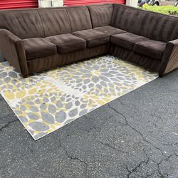 Sectional Couch!! Delivery Available 🚚!! Dimensions: 109” x 85” Length x 33”Height x 36” Depth ( Two sections : 85” L and 73” L) 