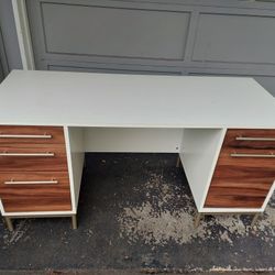 Free Desk