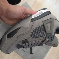 AIR JORDAN 4 RETRO "CAVE STONE AND BLACK"