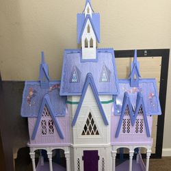 Frozen Dollhouse