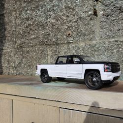 Jada Silverado 1:24 Scale 