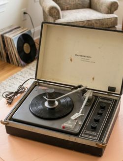 Vintage Columbia Masterwork/ Garrard M-2109 Portable Record Player Rare!