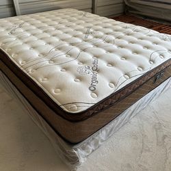 Queen Organic Cloud Edition Europillow Top 12inch Mattress And Boxspring!!