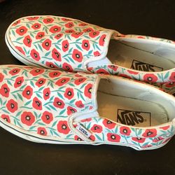 VANS SLIP ON  FLORAL  WOEMAN SIZE 10 I very Nice Condition. 