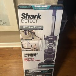 Shark Detect Lift-Away ADV Upright Vacuum, Pet Friendly, LA490- BRAND NEW & SEALED