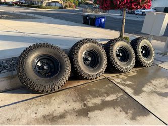 Mickey Thompson Baja MTZ P3 35x12.5R15 w/ pro comp wheels 5x5