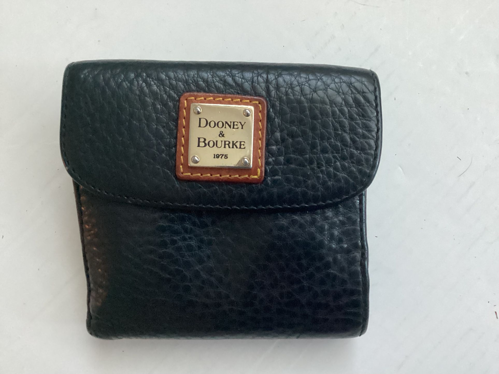 Preowned Dooney Bourke Flap Wallet Black Pebble Leather Red Interior 2 Compartments Bi-Fold
