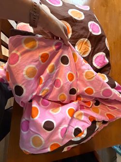 Full-size reversible comforter