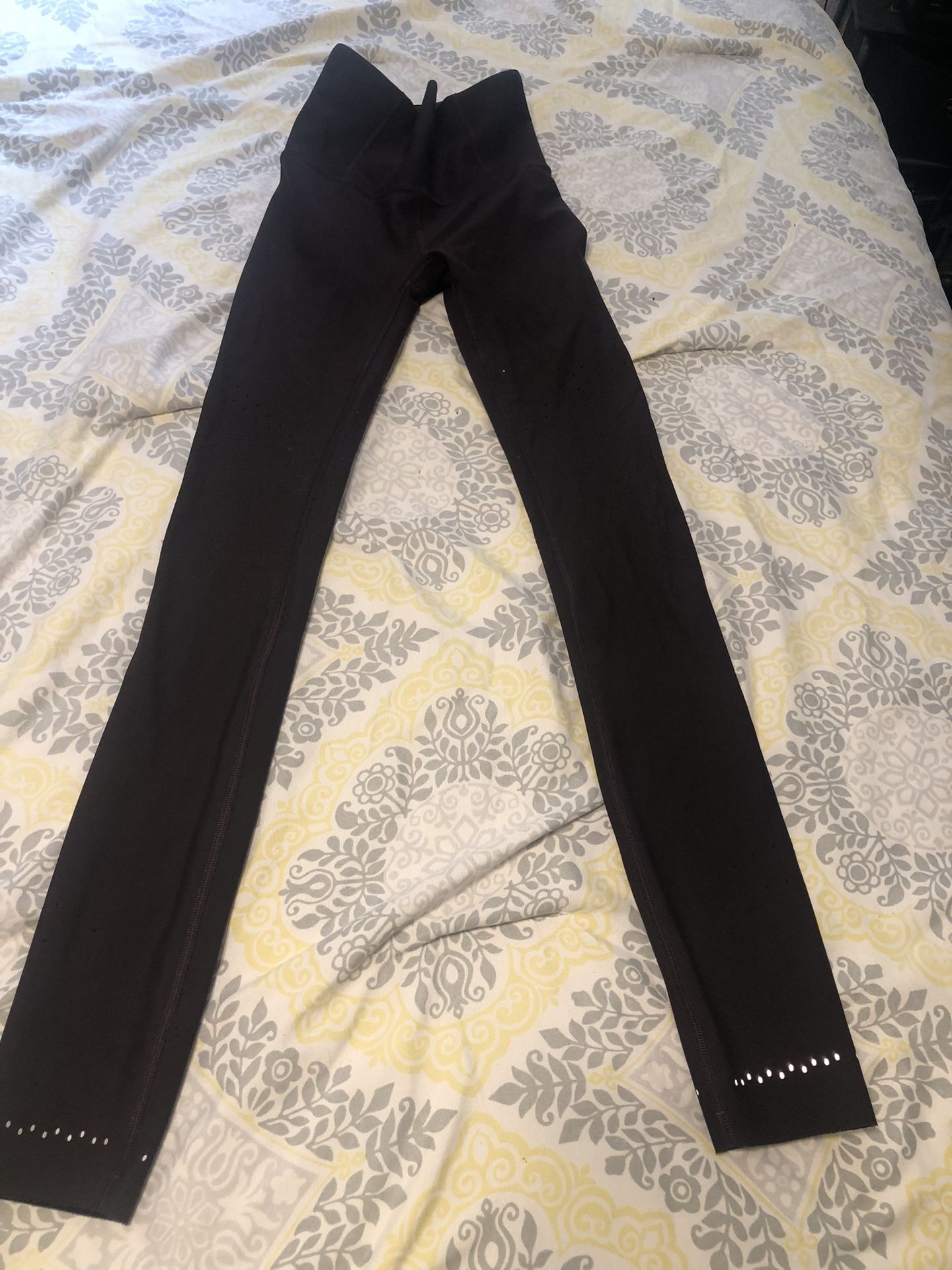 Lululemon Womens Size 2 Leggings Color Maroon 