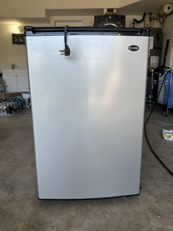 Sanyo -Free-standing household refrigerator